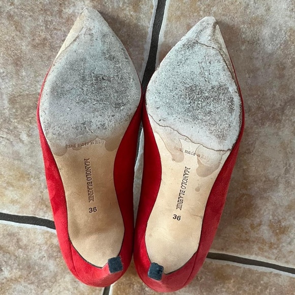 Manolo Blahnik Suede Leather Pumps. - Picture 9 of 11